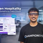 Profesional analizando datos de clientes en Salesforce Data Cloud para mejorar personalización y revenue en la industria hospitality.