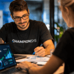 Profesionales de RRHH analizando el impacto de Ganancias 2026 en Argentina sobre la liquidación de sueldos