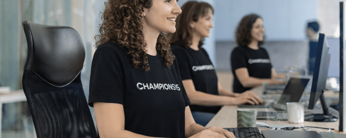 Argentina el hub estratégico de outsourcing tecnológico: equipo profesional trabajando en soluciones empresariales y transformación digital