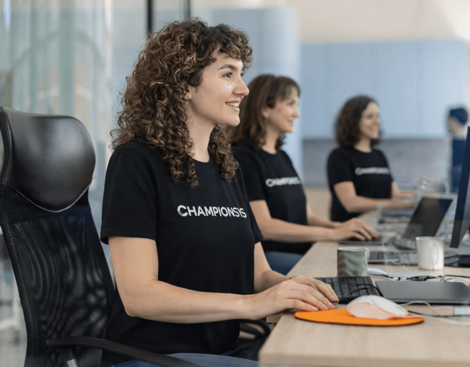 Argentina el hub estratégico de outsourcing tecnológico: equipo profesional trabajando en soluciones empresariales y transformación digital